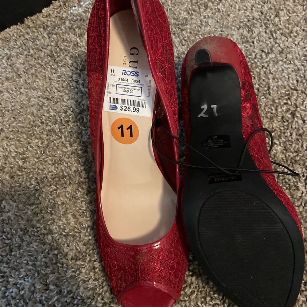Sexy, Red lace Guess heels!